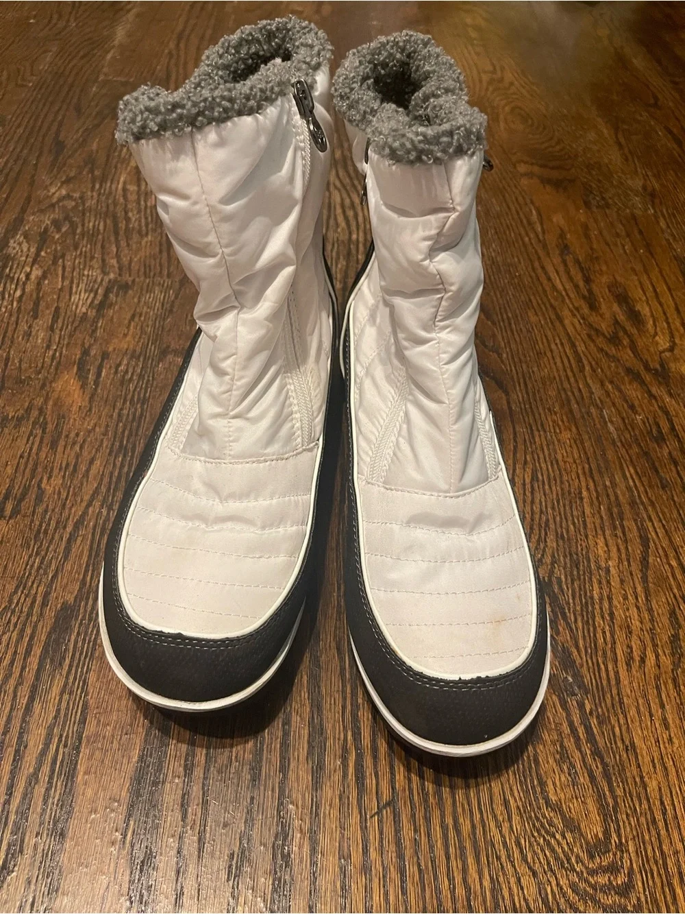 JBU Women's Light Gray and Black Insulated Winter Boots size 9.5